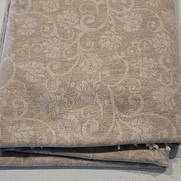 Wool Throw Blanket, Jacquard Design, 100% Virgin Wool, Size 55"x70" - Picture 10 of 11